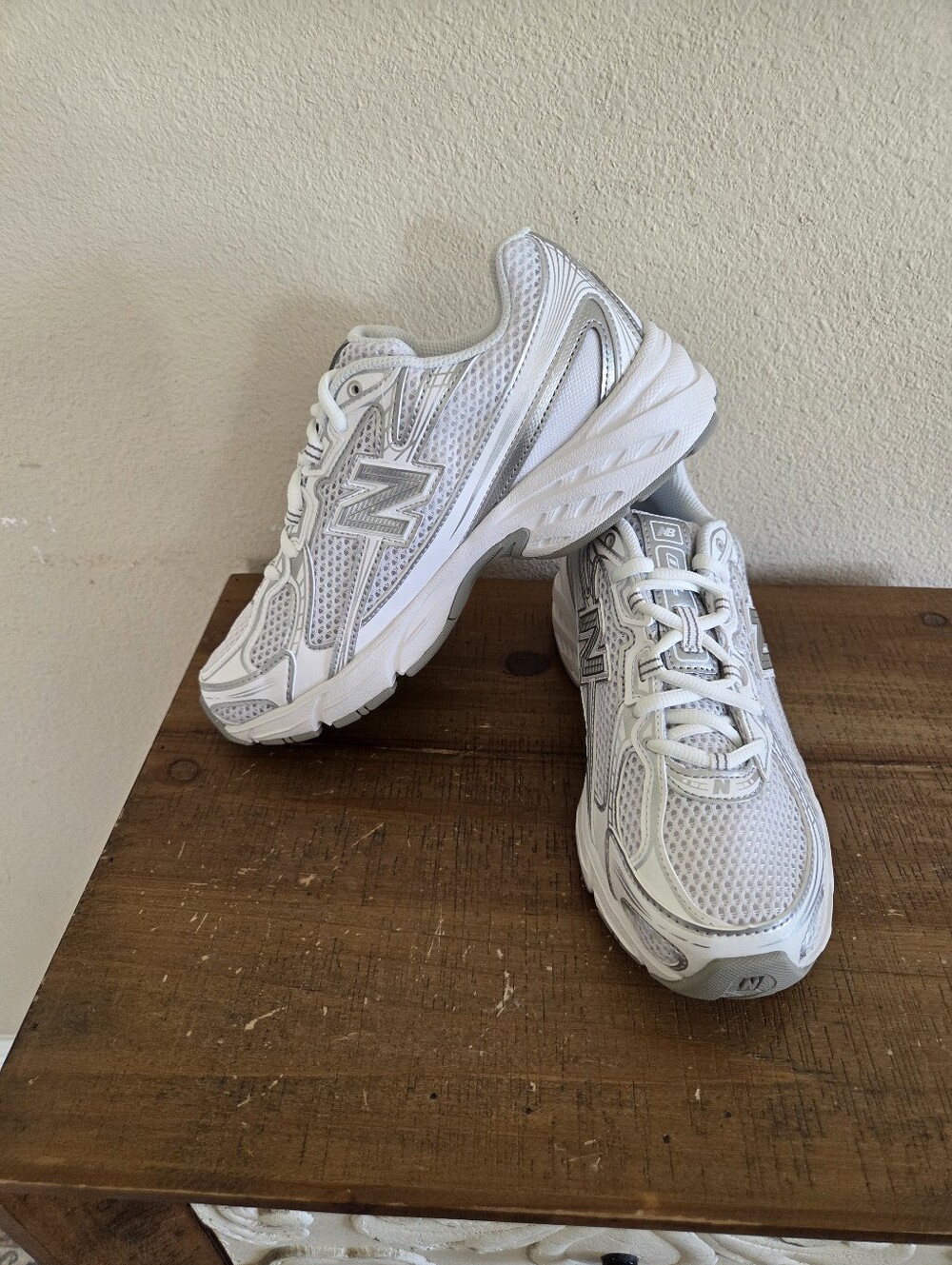 New Balance Kids 740 Lace Sneakers Size 5.5 NWT White Grey